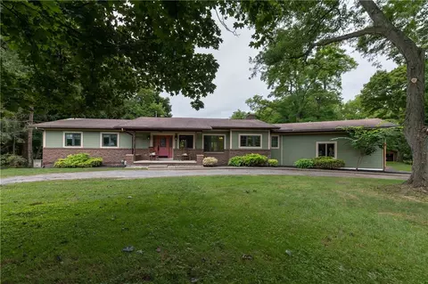 199 Hinkleyville Rd, Parma, NY 14559