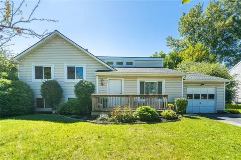 71 Loyalist Ave, Chili, NY 14624