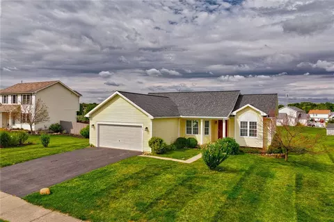 56 Doncaster Trl, West Henrietta, NY 14586