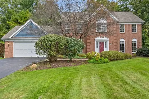 63 Chippenham Dr, Penfield, NY 14526