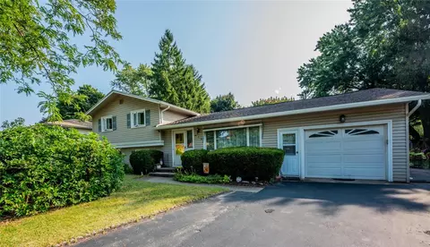 410 Miller Ln, Irondequoit, NY 14617