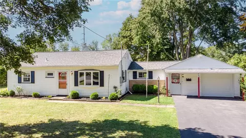 145 Iroquois St, Webster, NY 14580
