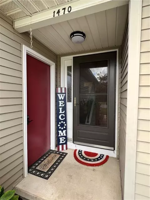 1470 Wood Dr, Farmington, NY 14425