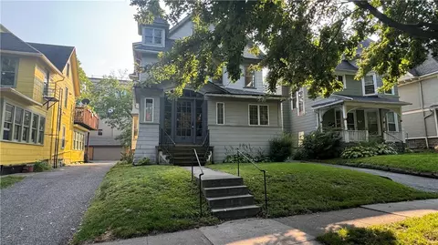 35 Birch Cres, Rochester, NY 14607