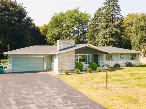 641 Thomas Ave, Irondequoit, NY 14617