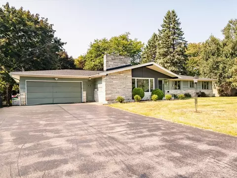641 Thomas Ave, Irondequoit, NY 14617 photo 4