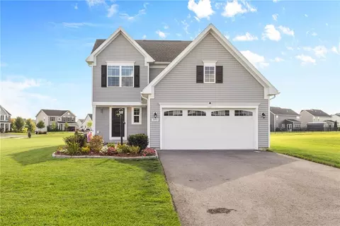 5993 Ivory Dr, Farmington, NY 14425