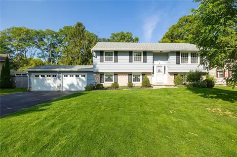 58 Bright Oaks Dr, Chili, NY 14624