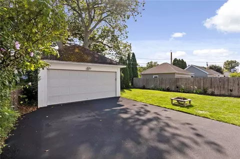 345 Hurstbourne Rd, Irondequoit, NY 14609 photo 34