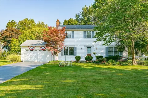 12 Whippletree Rd, Perinton, NY 14450