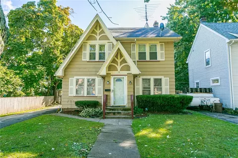 18 Pearwood Rd, Gates, NY 14624