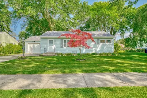 171 Spruce Ln, Irondequoit, NY 14622 photo 2