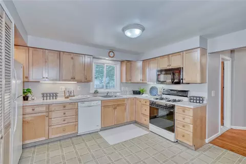 171 Spruce Ln, Irondequoit, NY 14622 photo 9