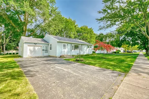 171 Spruce Ln, Irondequoit, NY 14622