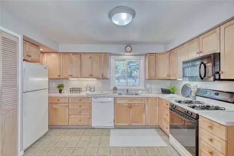 171 Spruce Ln, Irondequoit, NY 14622 photo 11