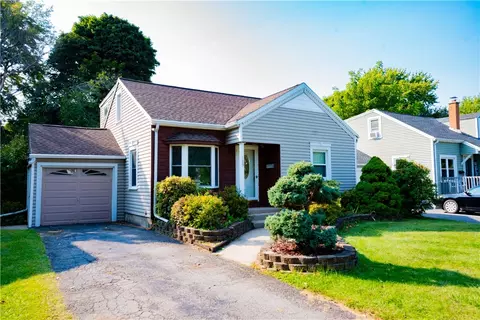 189 Newton Rd, Greece, NY 14626
