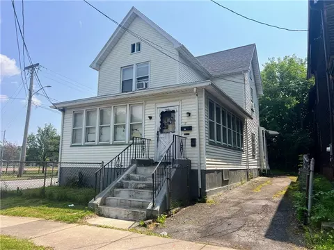 56 Concord St, Rochester, NY 14605