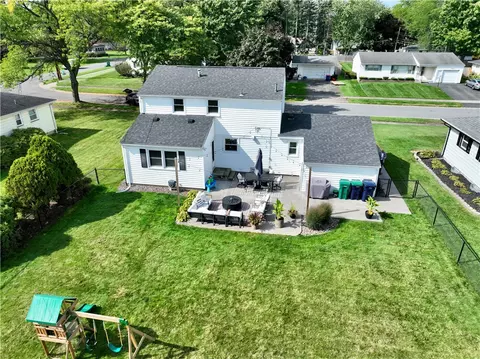 14 Gladmar Dr, Irondequoit, NY 14622 photo 5