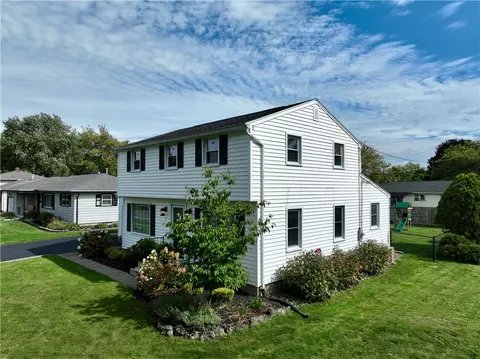 14 Gladmar Dr, Irondequoit, NY 14622 photo 3