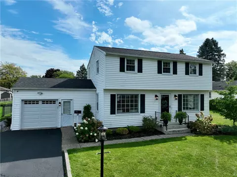 14 Gladmar Dr, Irondequoit, NY 14622 photo 2
