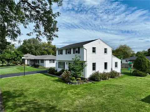 14 Gladmar Dr, Irondequoit, NY 14622 photo 4