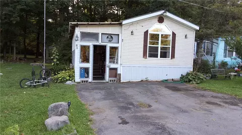 83 Henderson Ln, Brutus, NY 13166