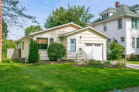 90 Leland Rd, Irondequoit, NY 14617