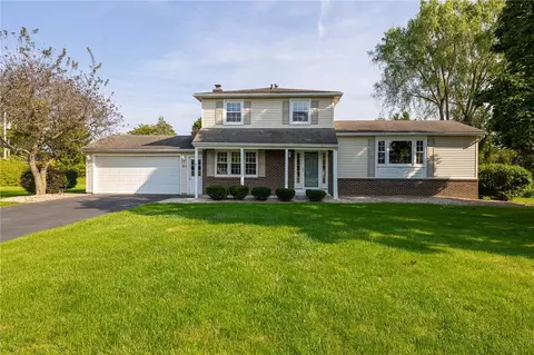 21 Littlewood Ln E, Rochester, NY 14625