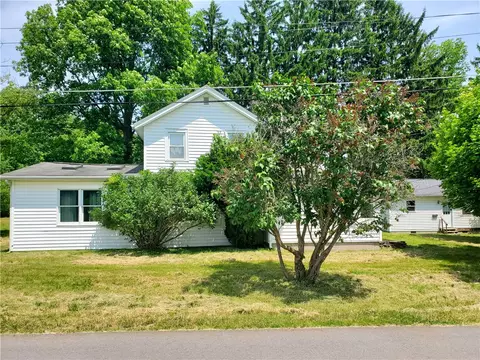 8137 Bayless Rd, Sodus Point, NY 14555
