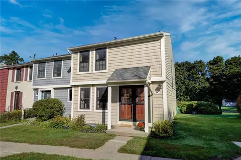 6 Village Trl, Honeoye Falls, NY 14472