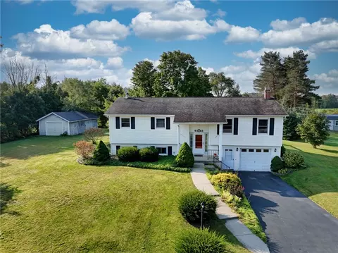 6848 Junction Rd, Pavilion, NY 14525