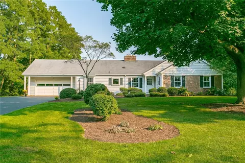 3 Van Cortland Dr, Pittsford, NY 14534