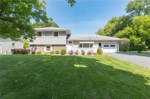 1376 Weiland Rd, Greece, NY 14626