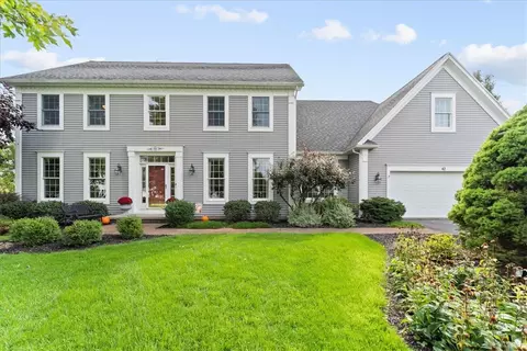 42 Rockbridge Ln, Penfield, NY 14526