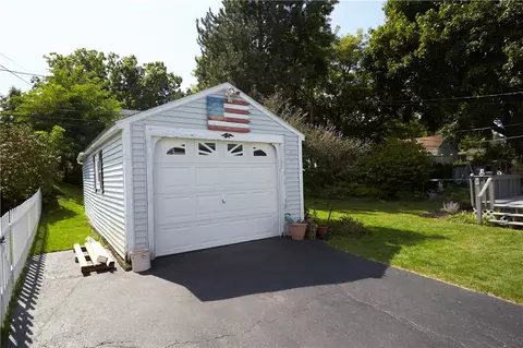 355 Spencer Rd, Irondequoit, NY 14609 photo 4