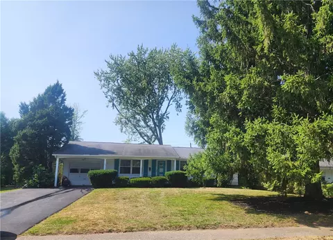185 Jamestown Ter Ter, Greece, NY 14615