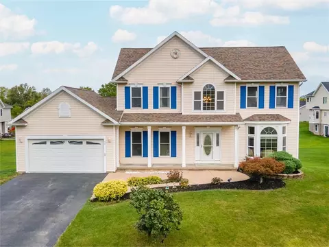 60 Derrick Dr, West Henrietta, NY 14586