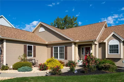 93 James Moore Cir, Parma, NY 14468