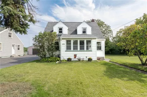 272 Eugene St, Gates, NY 14606
