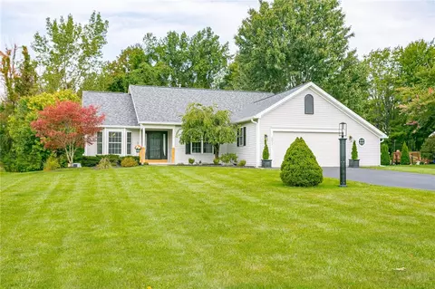 6011 Trillium Trl, Ontario, NY 14519