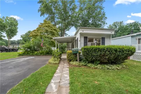 19 Elderberry Cir, Rochester, NY 14625
