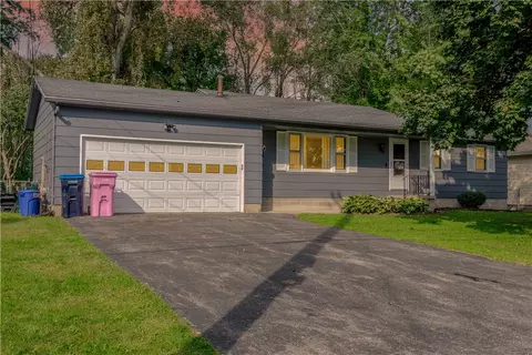 1190 Hinchey Rd, Gates, NY 14624
