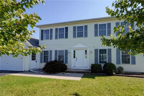 48 Chesapeake Lndg, West Henrietta, NY 14586