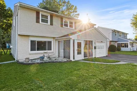 31 Norcrest Dr, Irondequoit, NY 14617