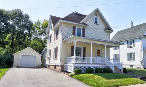 11 Howard St, Manchester, NY 14504
