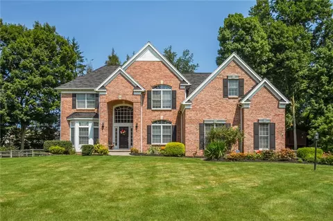 14 Loch Loyal Ct, Penfield, NY 14526