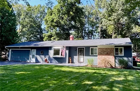 75 Harvest Rd, Perinton, NY 14450