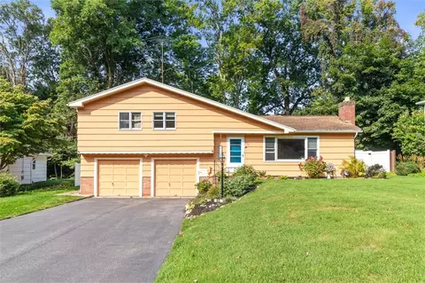 65 Burrows Hills Dr, Rochester, NY 14625