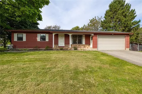15 Red Rock Cir, Greece, NY 14626