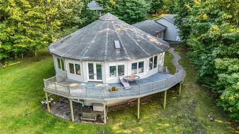 7007 Thornton Point Rd, North Rose, NY 14516